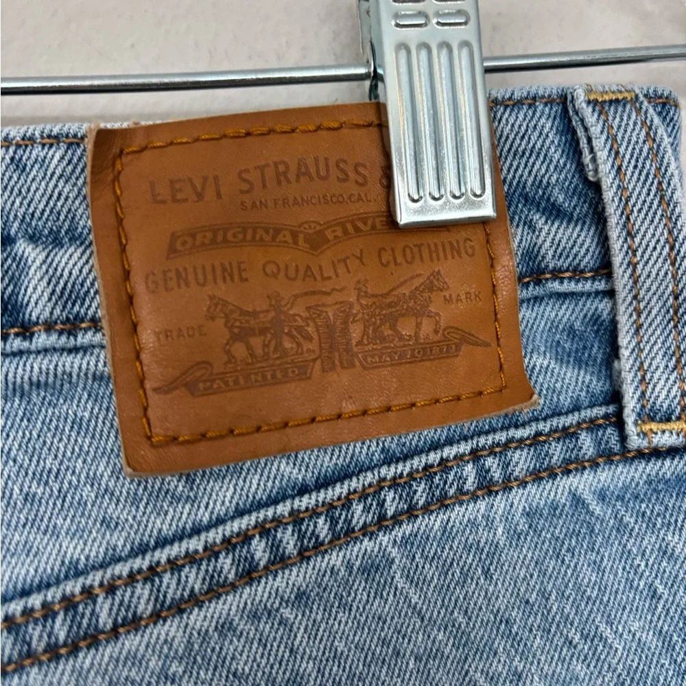 Levi's Classic Ribcage Straight Ankle Jeans in Light Blue Denim 161 - Picture 5 of 8